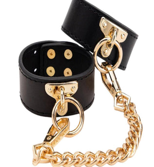 Erotic Handcuffs Secret Kiss – Soft leather, fully adjustable handcuffs with sturdy buckles, available in black.